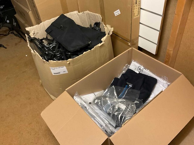 Slatwall wandhaken en plateaus lamellenwand - afbeelding 8 van  21