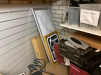 Slatwall wandhaken en plateaus lamellenwand - afbeelding 9 van  21