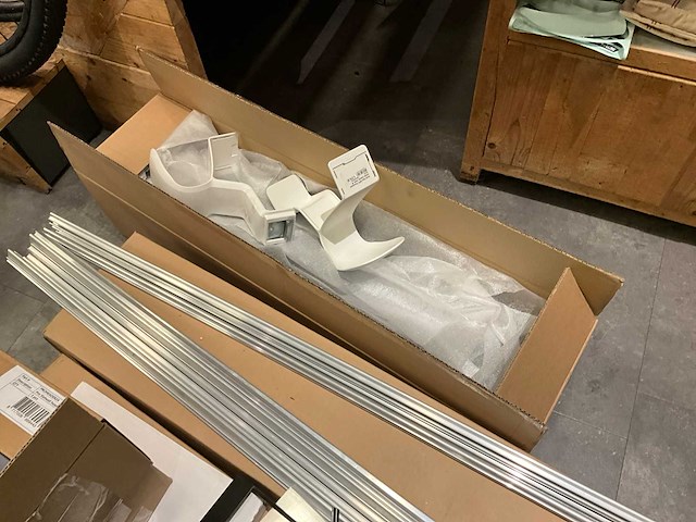 Slatwall wandhaken en plateaus lamellenwand - afbeelding 14 van  21