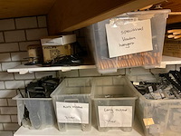 Slatwall wandhaken en plateaus lamellenwand - afbeelding 12 van  21