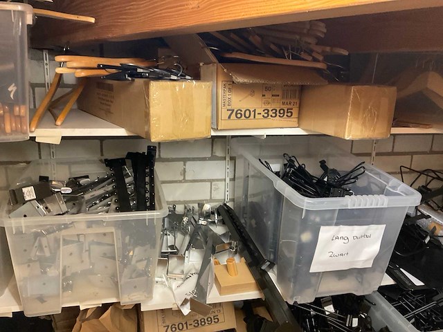 Slatwall wandhaken en plateaus lamellenwand - afbeelding 15 van  21