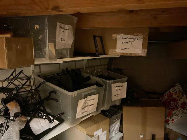 Slatwall wandhaken en plateaus lamellenwand - afbeelding 17 van  21