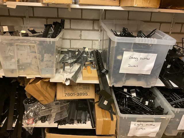 Slatwall wandhaken en plateaus lamellenwand - afbeelding 20 van  21