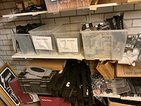 Slatwall wandhaken en plateaus lamellenwand - afbeelding 21 van  21