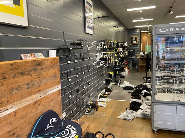 Slatwall, wandhaken en plateaus - afbeelding 1 van  13