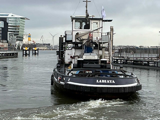 Sleepboot met duwsteven ‘labiata’ eni 02321998 - afbeelding 18 van  123