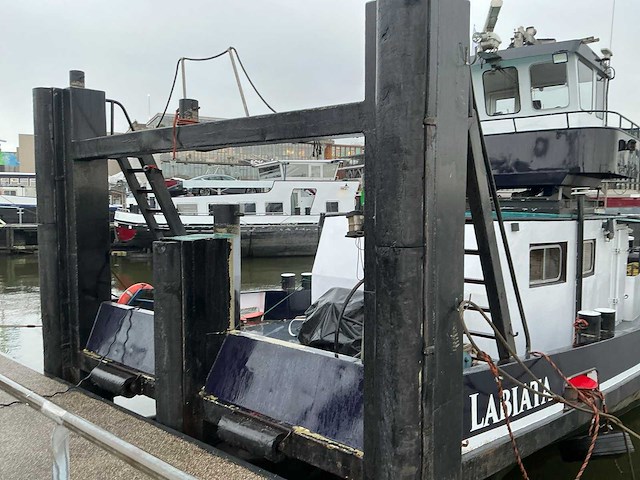 Sleepboot met duwsteven ‘labiata’ eni 02321998 - afbeelding 58 van  123