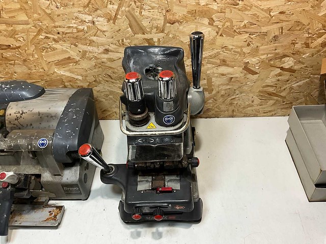Sleutelfreesmachine beschadigd (2x) - afbeelding 4 van  6