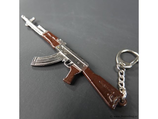 Sleutelhanger in de vorm van een metalen ak-47 geweer - afbeelding 2 van  5