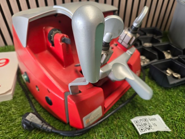 Sleutelslijpmachine. inclusief voorraad sleutels, silka, record - afbeelding 2 van  9