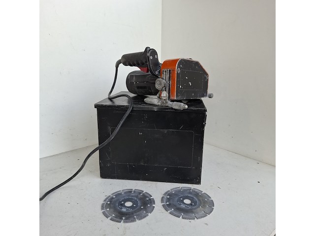 Sleuvenzaagmachine 230 v ~ mtd, sd1500, bouwjaar 2016 - afbeelding 1 van  6