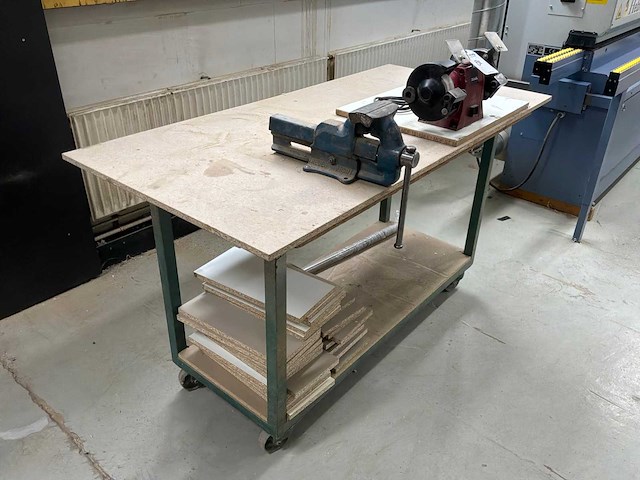 Slijpmachine, bankschroef en werktafel - afbeelding 5 van  12