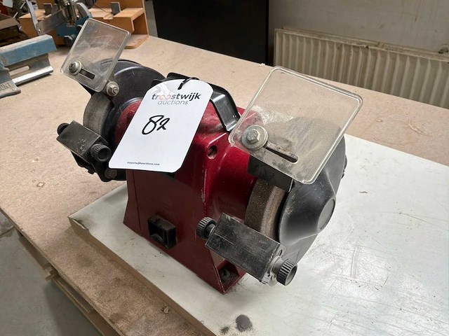 Slijpmachine, bankschroef en werktafel - afbeelding 7 van  12