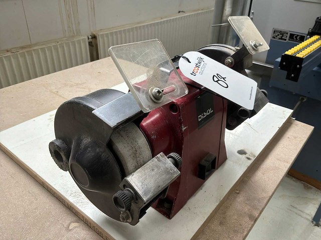 Slijpmachine, bankschroef en werktafel - afbeelding 8 van  12