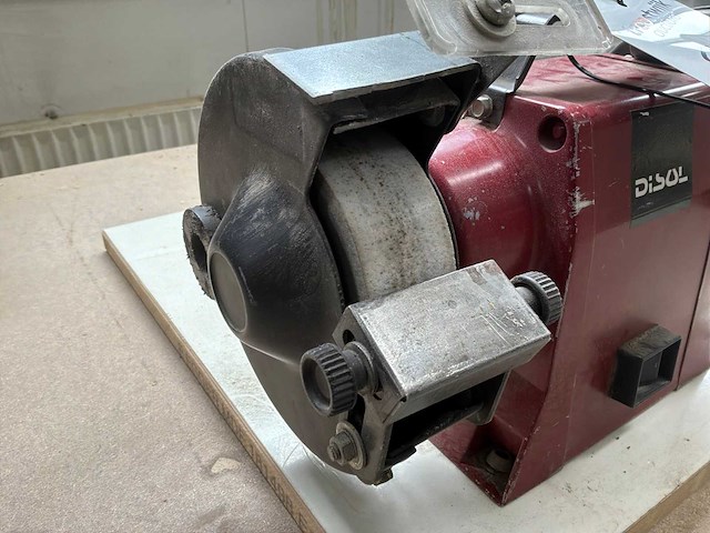 Slijpmachine, bankschroef en werktafel - afbeelding 9 van  12