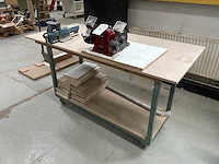 Slijpmachine, bankschroef en werktafel - afbeelding 1 van  2