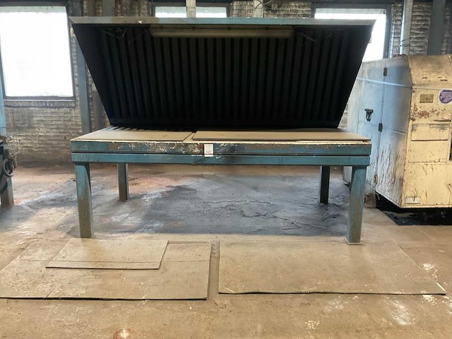 Slijptafel met afzuiging - afbeelding 1 van  4