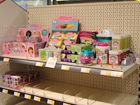 Slime in diverse maten en uitvoeringen op schap. - afbeelding 2 van  2