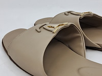 Slippers, louis vuitton, taupe, maat 39 - afbeelding 7 van  10