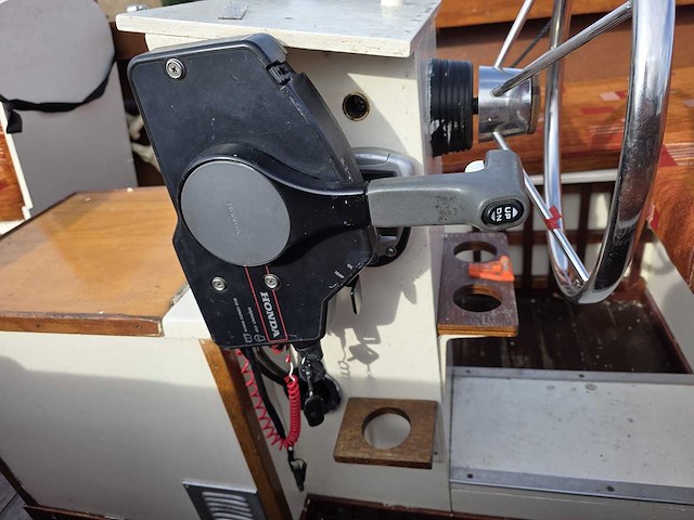 Sloep - aquatrail trailer - sloep met trailer en honda 20 pk 4-takt buitenboordmotor - afbeelding 13 van  56