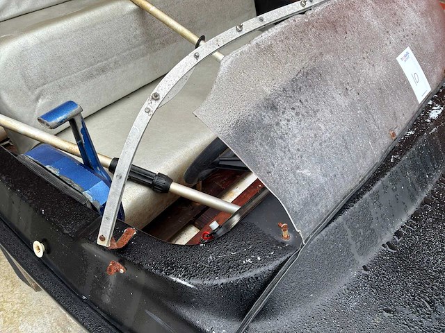 Sloep met buitenboordmotor - afbeelding 8 van  11
