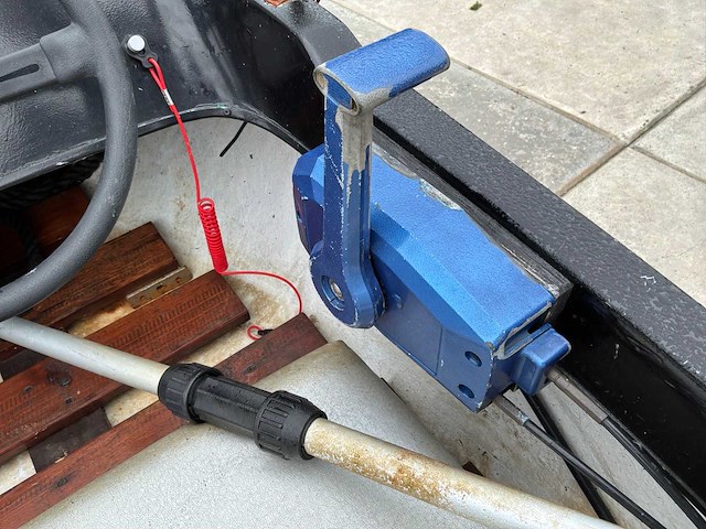 Sloep met buitenboordmotor - afbeelding 11 van  11