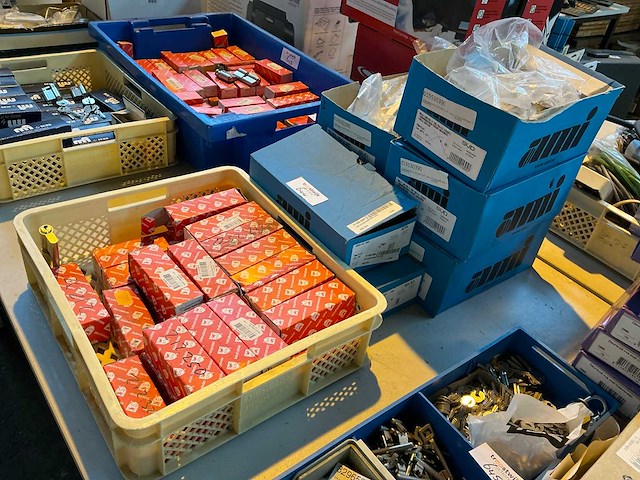 Sloten en deurbeslag - afbeelding 1 van  6