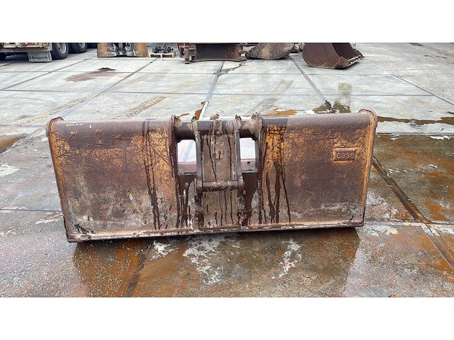 Slotenbak - 2000mm 1750liter - graafbak - afbeelding 4 van  4