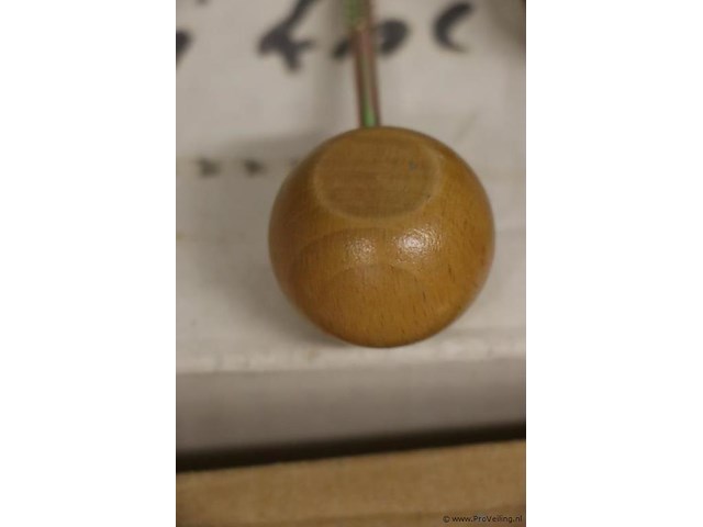 Sluitschroeven t.b.v. uitvaartkist | type r421knob34 - 1 doos á 250 stuks - afbeelding 2 van  4