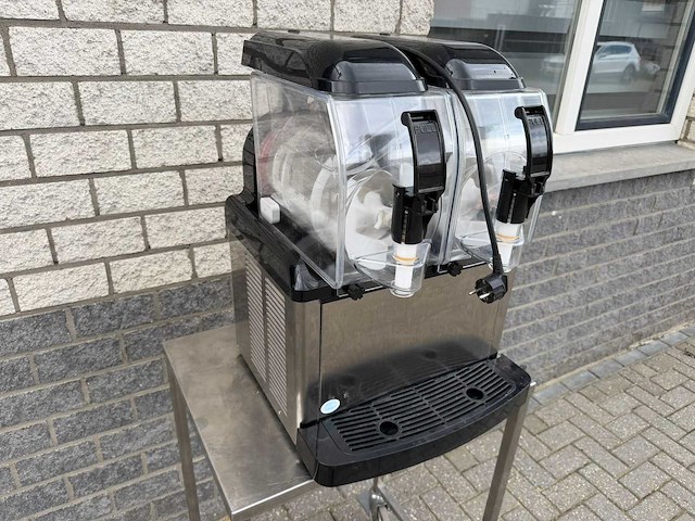 Slush - 2 kraans - slushpuppy - afbeelding 1 van  2