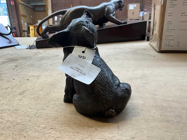 Small smiling pig decoratief beeld - afbeelding 3 van  3