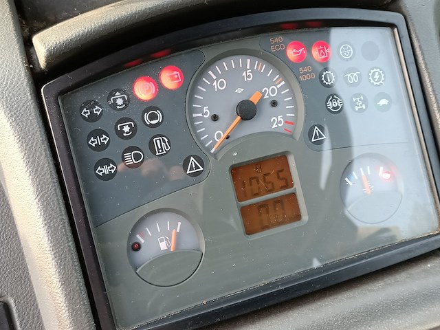 Smalspoor tractor, claas, nectis 247vl met maai hark installatie, 2009 - afbeelding 13 van  31