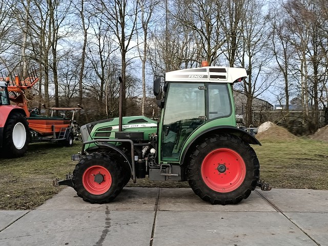 Smalspoor tractor, fendt 211f vario tms, 211f vario tms, 2010 - afbeelding 34 van  47
