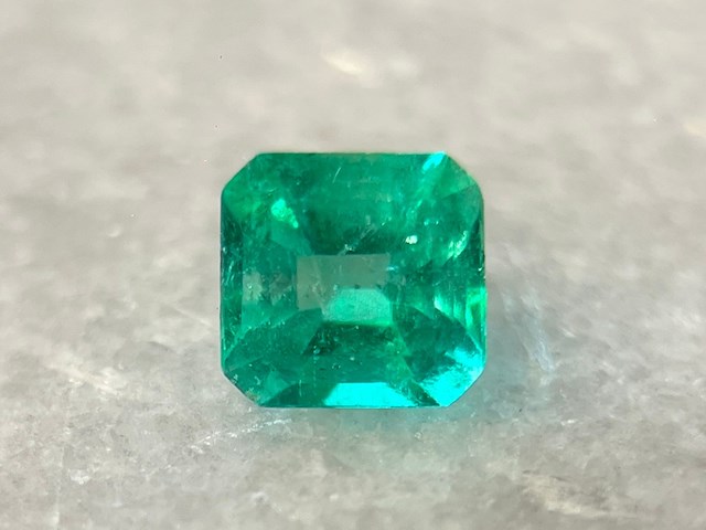 Smaragd - 0.79 carat natuurlijke colombiaanse smaragd - afbeelding 1 van  6