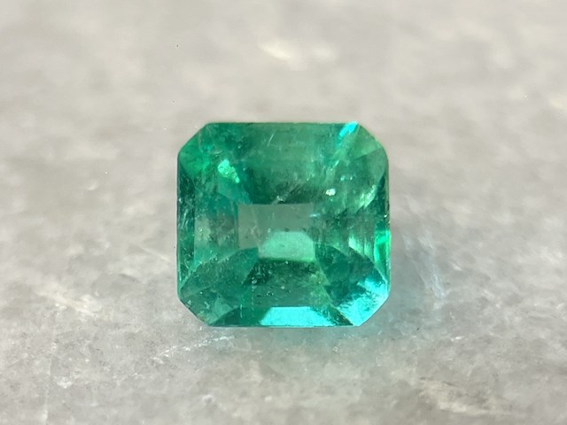 Smaragd - 0.79 carat natuurlijke colombiaanse smaragd - afbeelding 1 van  4