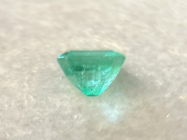 Smaragd - 0.79 carat natuurlijke colombiaanse smaragd - afbeelding 2 van  4