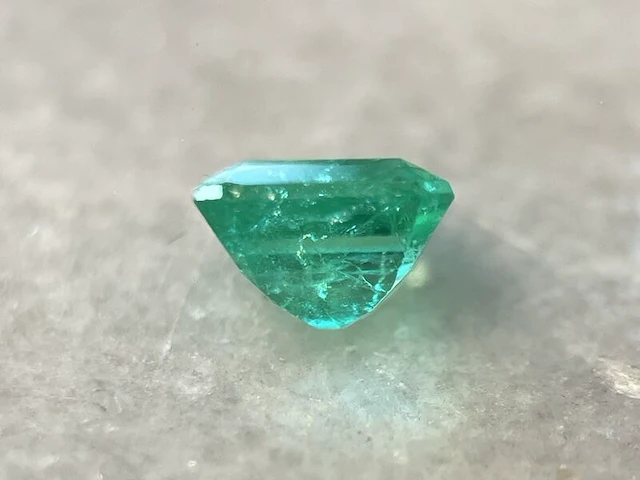 Smaragd - 0.90 carat natuurlijke colombiaanse smaragd van zeer hoge kwaliteit - afbeelding 2 van  6
