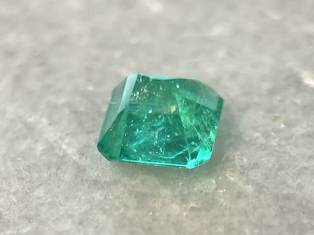 Smaragd - 0.90 carat natuurlijke colombiaanse smaragd van zeer hoge kwaliteit - afbeelding 3 van  6