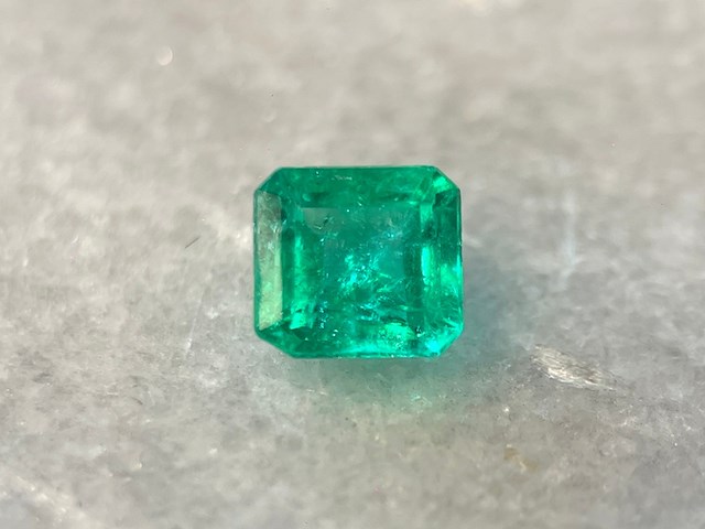 Smaragd - 0.90 carat natuurlijke colombiaanse smaragd - afbeelding 1 van  6