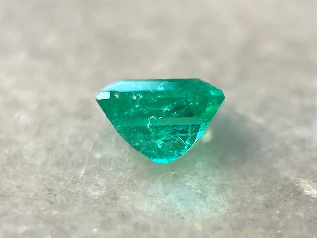 Smaragd - 0.90 carat natuurlijke colombiaanse smaragd - afbeelding 2 van  6