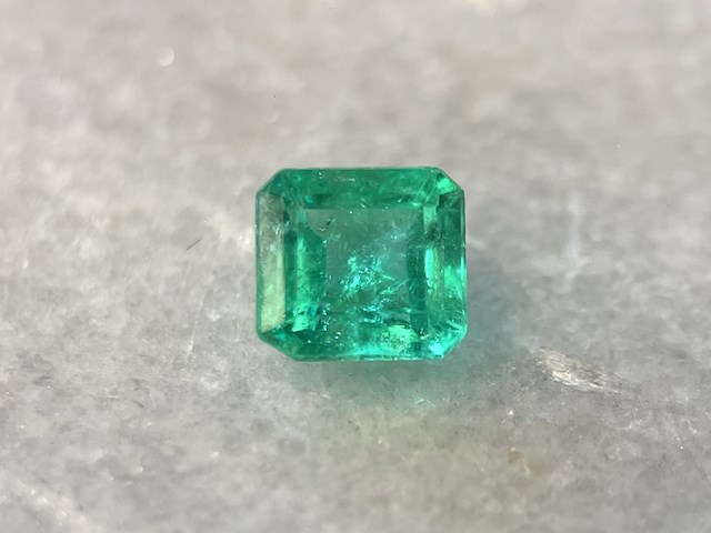 Smaragd - 0.90 carat natuurlijke colombiaanse smaragd - afbeelding 1 van  4