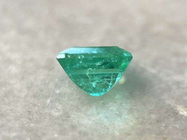 Smaragd - 0.90 carat natuurlijke colombiaanse smaragd - afbeelding 2 van  4