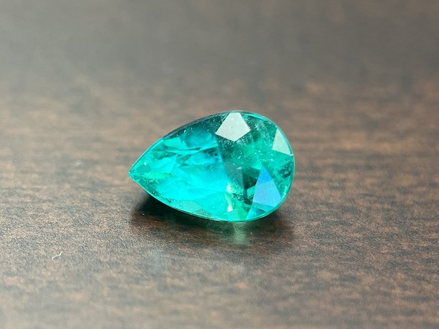 Smaragd - 1.38 carat natuurlijke colombiaanse muzo smaragd - afbeelding 1 van  3