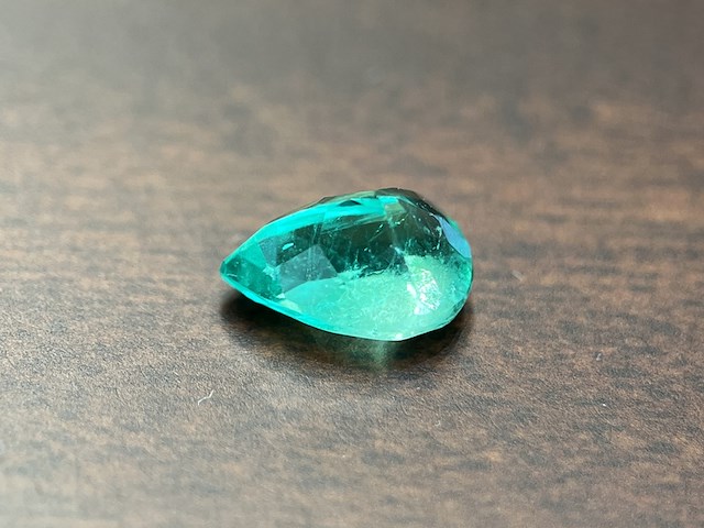 Smaragd - 1.38 carat natuurlijke colombiaanse muzo smaragd - afbeelding 2 van  3