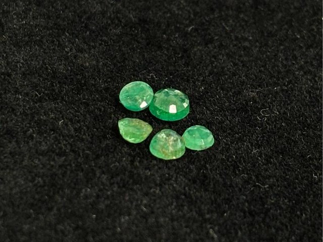Smaragd - mooie rond geslepen natuurlijke smaragden van 1.04 carat - afbeelding 2 van  4