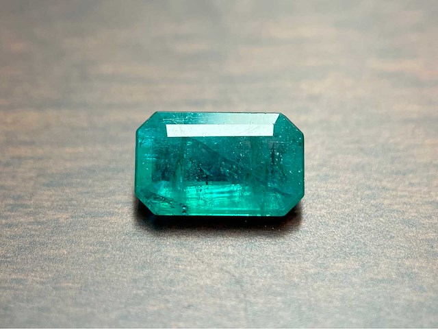 Smaragd 2.79 carat natuurlijke smaragd - afbeelding 1 van  4