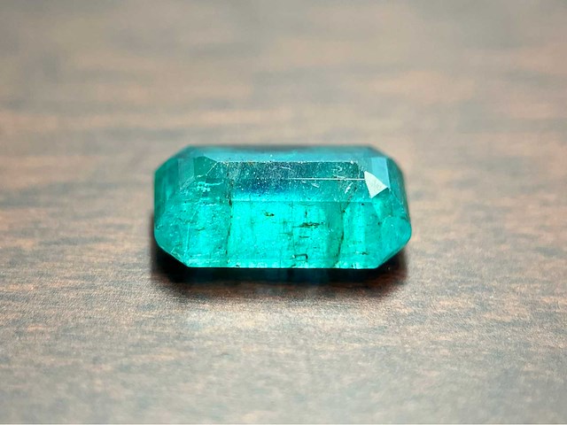 Smaragd 2.79 carat natuurlijke smaragd - afbeelding 2 van  4