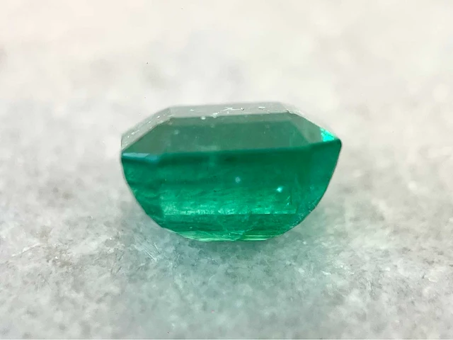 Smaragd 5.47 ct natuurlijk - afbeelding 2 van  6