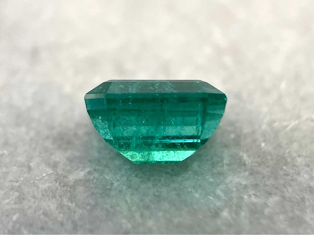 Smaragd 6.33 carat natuurlijke smaragd - afbeelding 2 van  6
