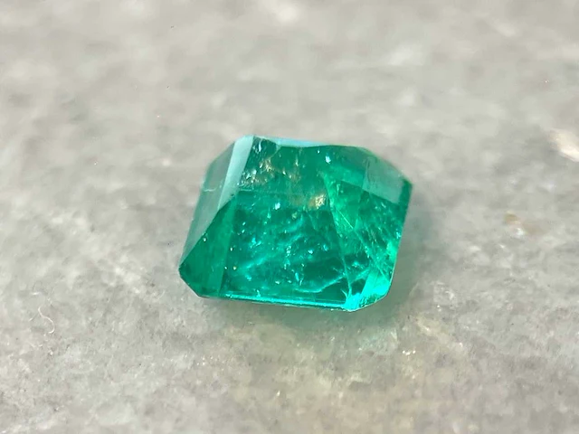 Smaragd colombia 0.90 ct - afbeelding 4 van  5